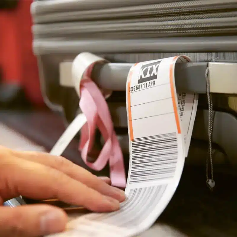 Tipos de papel térmico para logística y transporte: etiquetas que sobreviven al reparto 2 Rollo de Etiquetas Térmicas para Equipaje